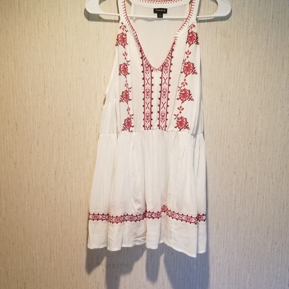 Torrid embroidered tank size 0